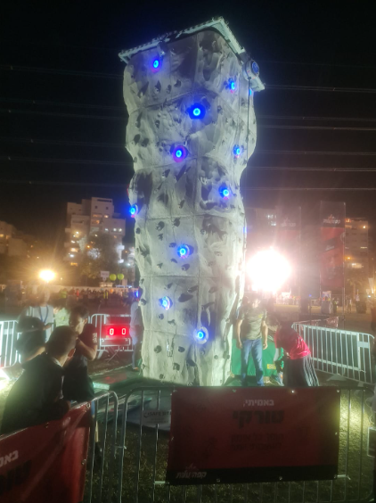 קיר טיפוס הידראולי דמוי סלע — תמונה 2