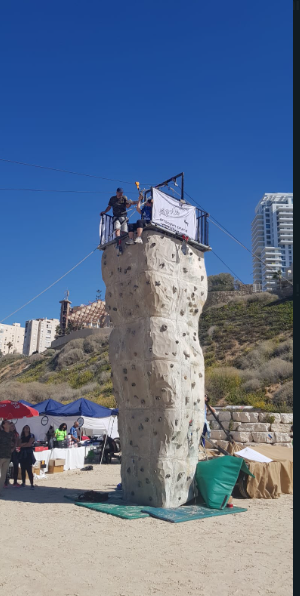 קיר טיפוס הידראולי דמוי סלע — תמונה 6